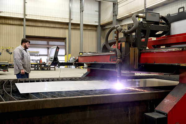 Worker operating plasma cutting machine